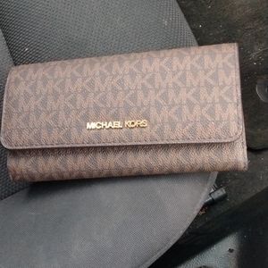 Michael kors wallet